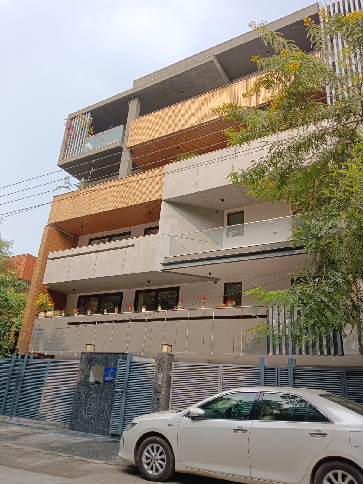 Independent Builder Floor