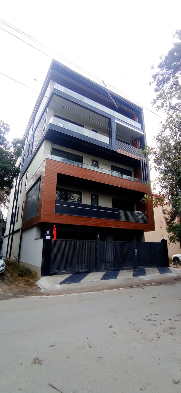 luxury builder floor 